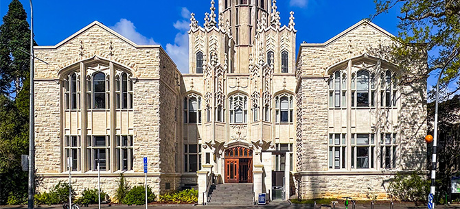 奥克兰大学